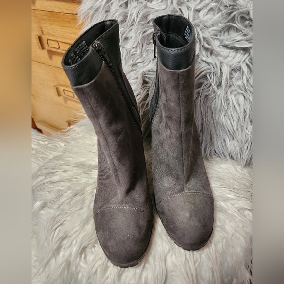 Juicy Couture/ Livia Ankle Boots In Charcoal - Picture 2 of 7